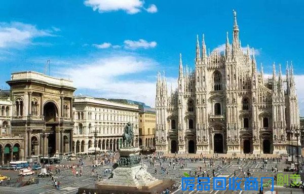 泳池也可以成为客厅的装饰物，创意与意大利房产