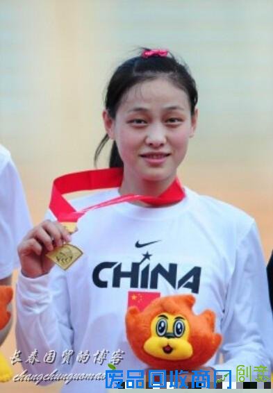 刘翔女友吴莎早年照片 青涩可爱身形矫健