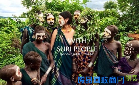 日本美女摄影师拍摄非洲裸体部落 入乡随俗全裸拍照表示尊重