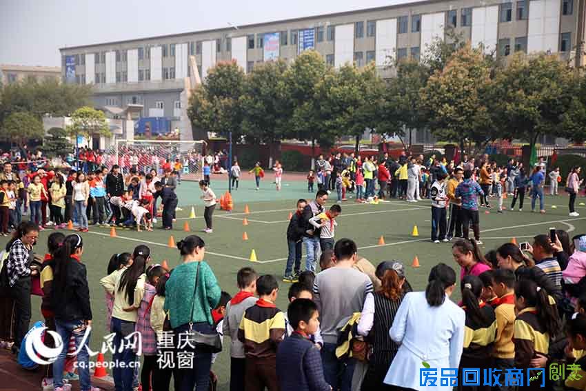 驿都实验学校举办趣味运动会 让家长多陪陪孩子