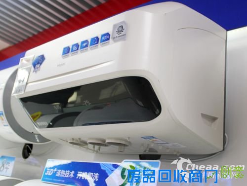 海尔热水器侧面