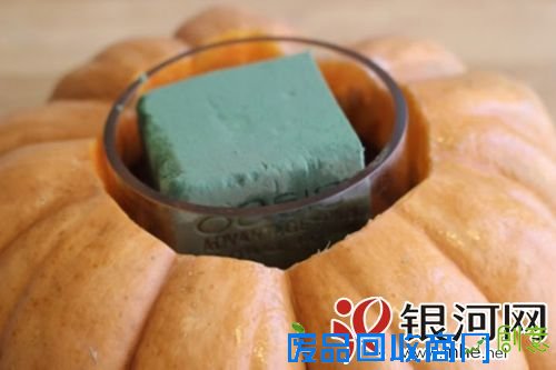 万圣节节日家居装饰——DIY南瓜花瓶插花