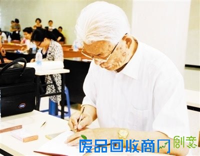 异型剪纸剪出七彩人生