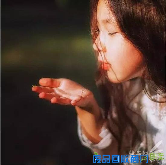 熊孩子扮名人 摄影师妈妈抓真挚瞬间