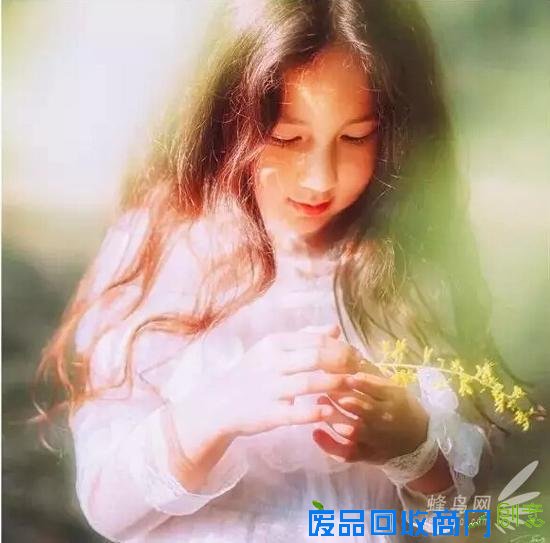 熊孩子扮名人 摄影师妈妈抓真挚瞬间