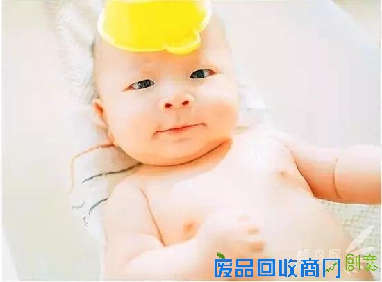 熊孩子扮名人 摄影师妈妈抓真挚瞬间