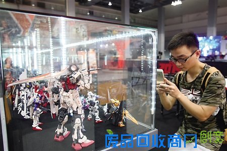 逛西部动漫节 体验9D电影