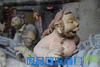 刘老根“露胸喂奶”不雅泥塑 歌手尹相杰被判有期徒刑7个月