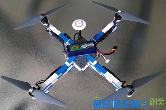 用乐高DIY组装一款真正能飞能拍摄的无人机