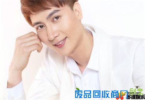 盘点娱乐圈颜好手美的男星 宋仲基纤纤玉手惹人爱