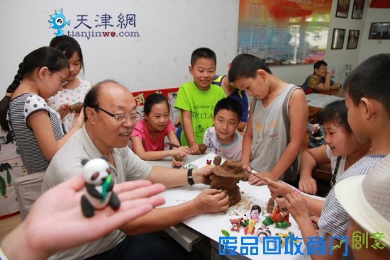 67岁志愿者暑期教你做个“小小泥塑家”