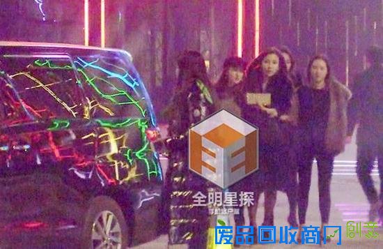 黄晓明携众美女开心飙歌 Baby知道吗？