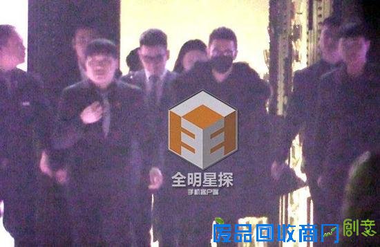 黄晓明携众美女开心飙歌 Baby知道吗？