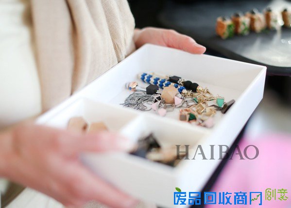 朋克系珠宝设计师伊迪&middot;波哥(Eddie Borgo) 携手零售巨商Target带来合作款时尚配饰