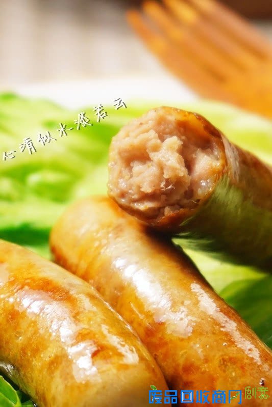 纯手工打造深受小朋友追捧的蒜香脆皮肠