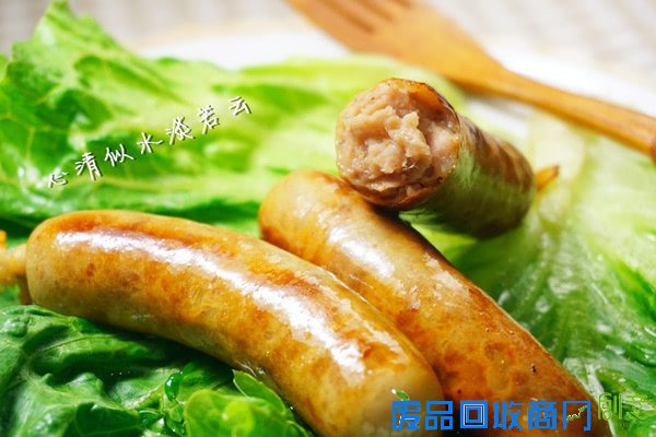 纯手工打造深受小朋友追捧的蒜香脆皮肠