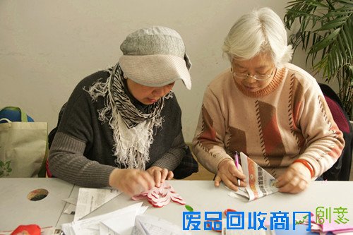 巧手剪春 乐在高邮 青岛市八大湖街道剪纸班开课