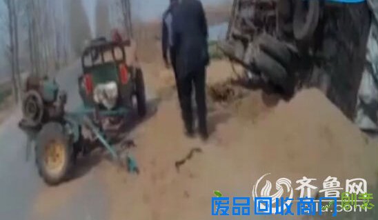 山东：卡车遇车祸侧翻 六旬老人被粪便掩埋身亡(图)