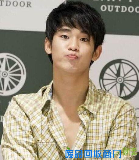 宋仲基晒自拍萌照 胡歌鹿晗李易峰TFBOYS…男神表情包PK谁最
