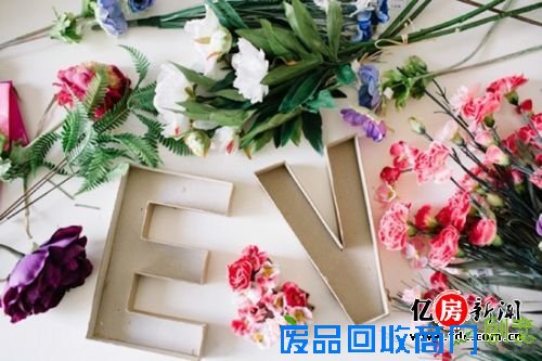 DIY手工字母花卉 打造个性家居墙面装饰