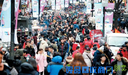 资料图片：大量中国游客来到首尔明洞。