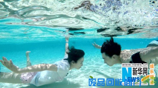 杨洋陈意涵甜蜜约会水下拍照上演湿身诱惑