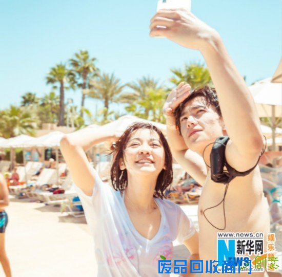 杨洋陈意涵甜蜜约会水下拍照上演湿身诱惑