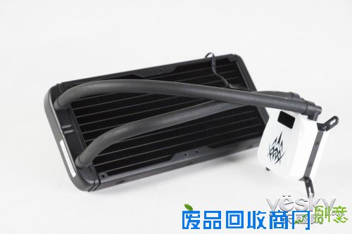 游戏悍将暴风LD240采用软质胶管