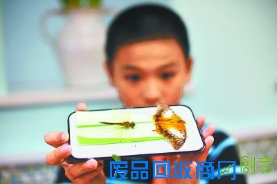 快乐的暑假结束了，在这个刚过去的假期里，全市中小学生走出家门，完成了许多特别的暑假作业，留下难忘的动手动脑体验。