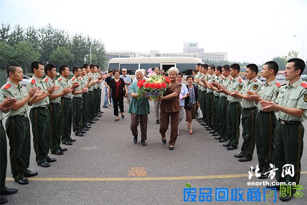 劳动模范建军节前进军营慰问 ：延安精神代代传