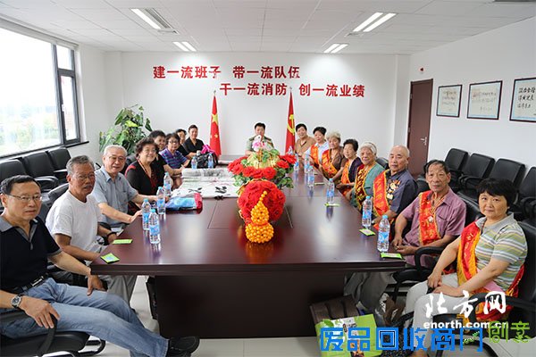 劳动模范建军节前进军营慰问 ：延安精神代代传