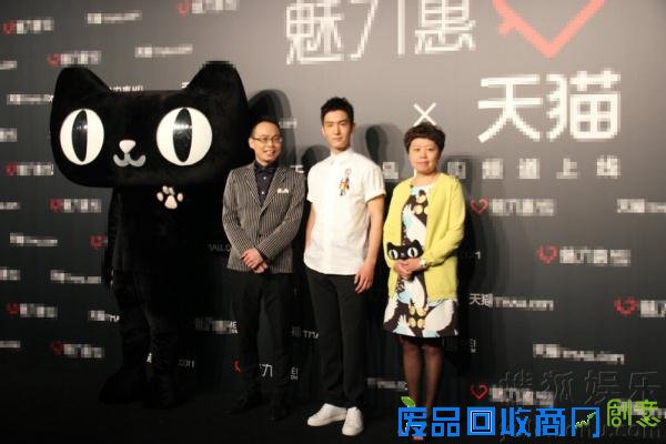 李宇春混搭造型看秀盛一伦赞黄晓明会照顾人
