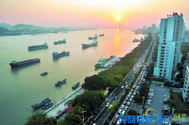 夕照海湾别样美