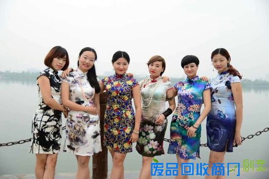 6月14日，“童话六月，欢乐旗袍‘亲子’派对主题活动在汉江河畔举行。当日，共有20位美女、10位小公主和摄影师参加此次活动。