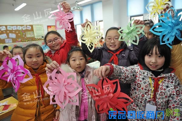 红旗小学举办“剪纸沙龙迎新年”活动