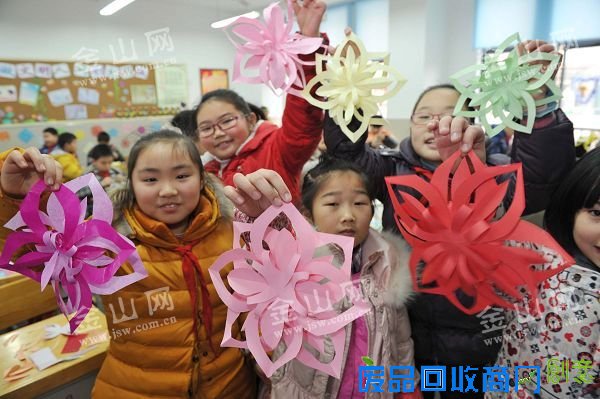 红旗小学举办“剪纸沙龙迎新年”活动
