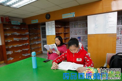 [2016新春走基层]重庆少儿馆春节到馆人次创新高 文学科普书籍借阅量最多