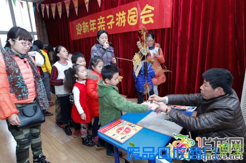 [2016新春走基层]重庆少儿馆春节到馆人次创新高 文学科普书籍借阅量最多
