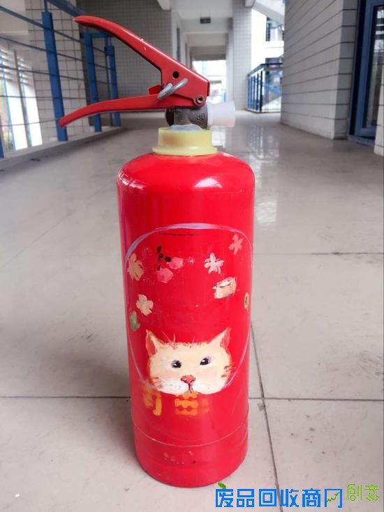 报废灭火器着新衣 为南邮同学们的创意点赞