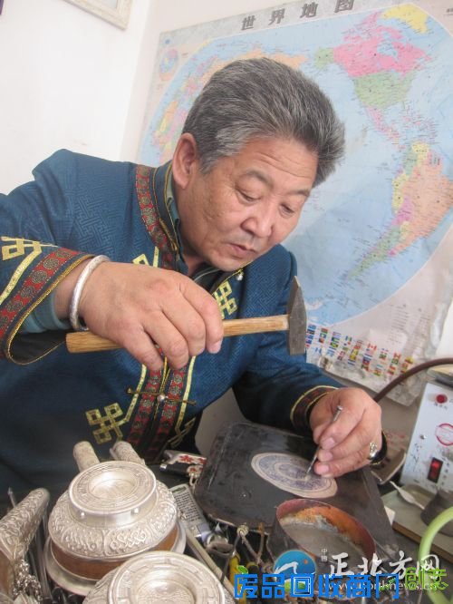 巴图陶高：精雕细琢铜银器