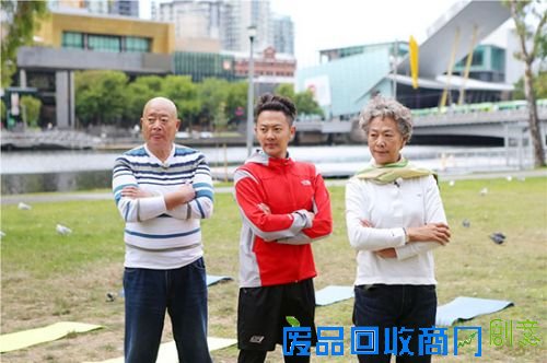 印小天展超强运动天赋 客串健身教练机智逗比