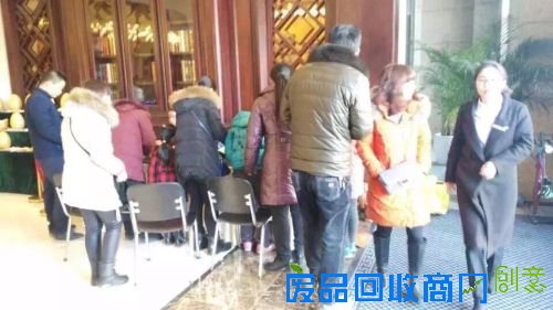 西安迎近10年来最低气温 售楼部却火热异常