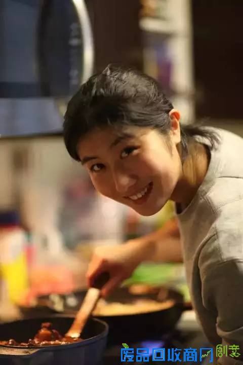 90后中国姑娘告别娱乐圈子，在纽约卖起煎饼果子，日进过万！