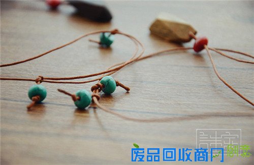 有深情还有格调的木质吊坠