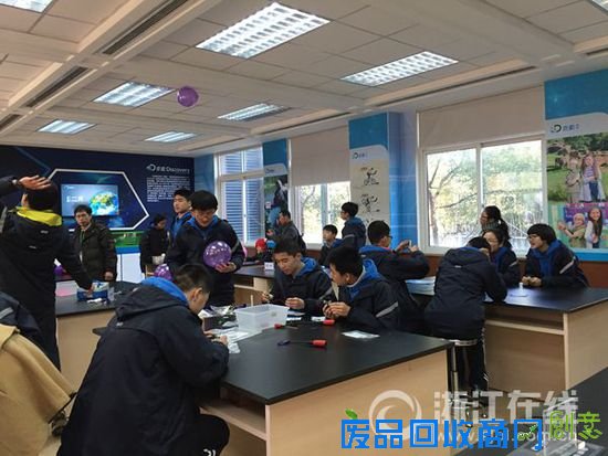 求索教育进校园 边看电视边学习科学知识