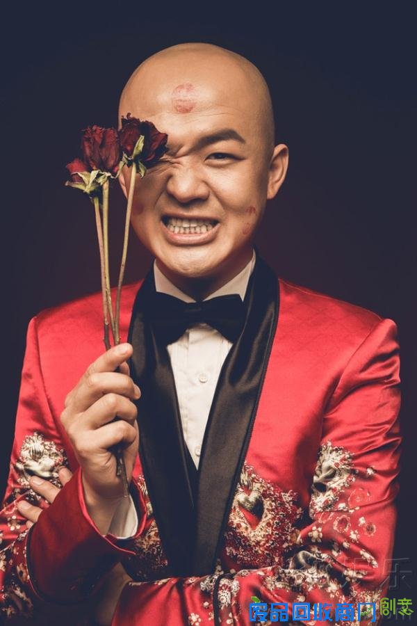 包贝尔包文婧婚纱照曝光烈焰红唇上演冰箱湿吻