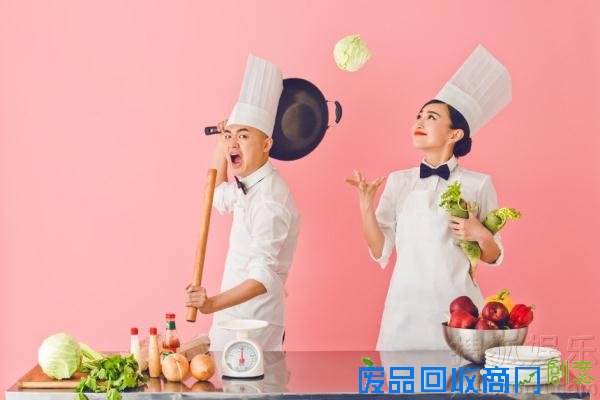 包贝尔包文婧婚纱照曝光烈焰红唇上演冰箱湿吻
