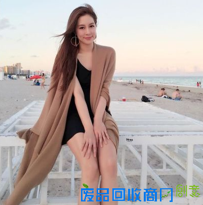 “千亿媳妇”人美身材好，拍写真时脚趾却需要PS(图)