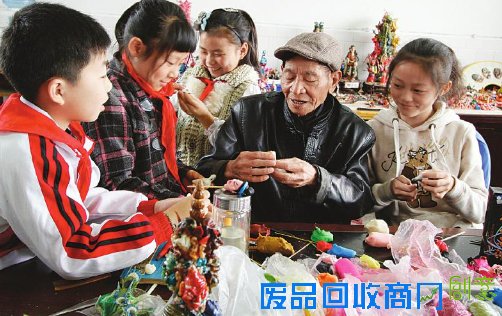 非遗进校园 宜宾学生扎堆“面塑教室”