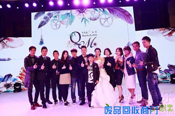 齐俊盛孟真婚礼现场照新郎新娘甜蜜热吻